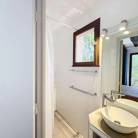 4 Pieces Avec Terrasse, A 200m De La De Santa-giulia, Climatisee Et Parking Prive - Fr-1-62-145 בית נופש *